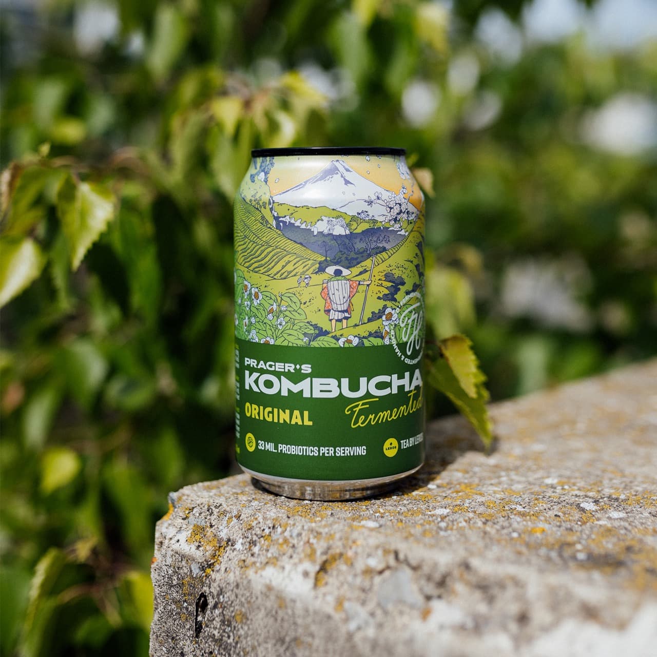 Detailní pohled na láhev Prager's Kombucha Original